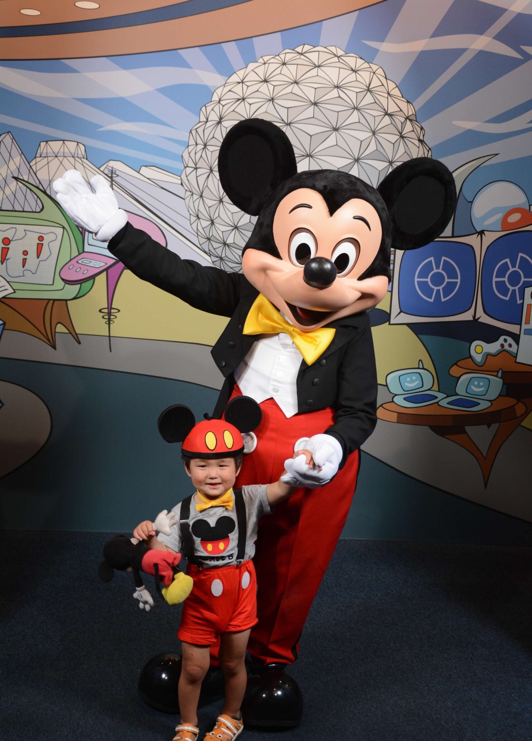 Meeting Mickey mouse at Epcot Character Spot