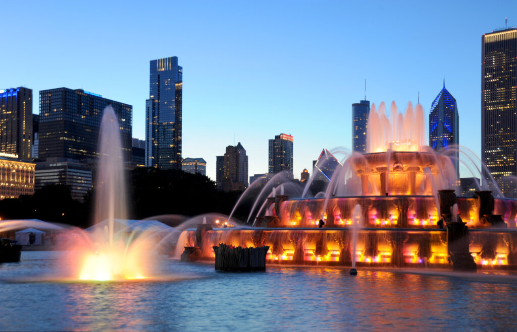 buckingham fountain in millenium park chicago illinois