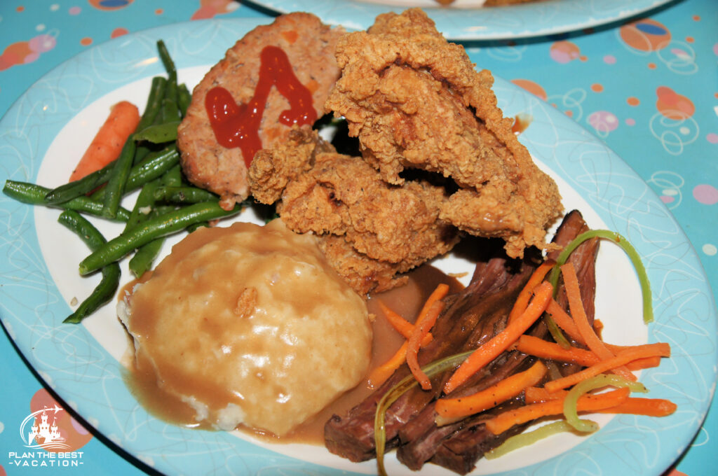 fried chicken mashed potatoes and vegetable entree at 50s prime time cafe in hollywood studios