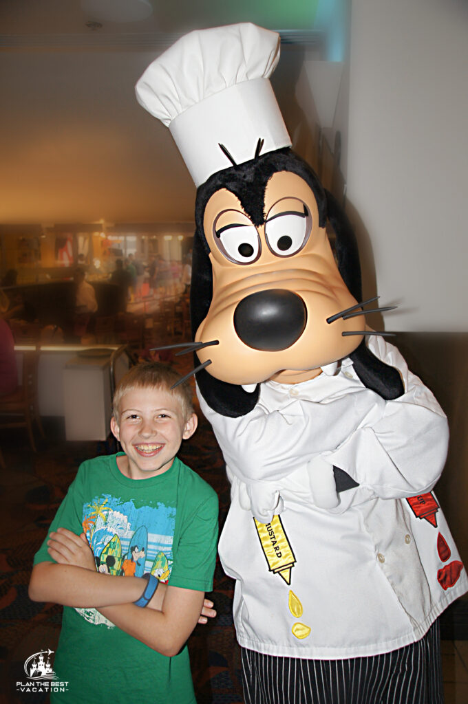chef goofy and boy at chef mickey character dining buffet at disney world florida