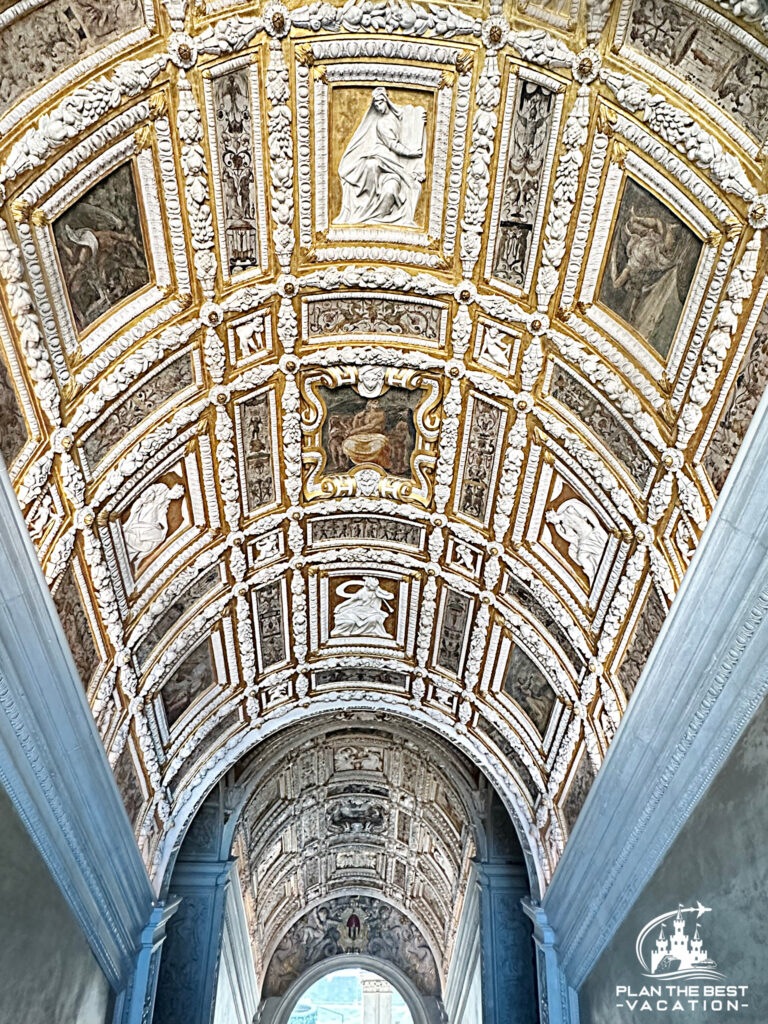 Gothic architecture of Doges Palace shows wealth and power of Venice