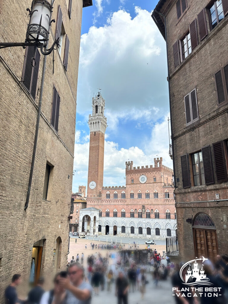 Piazza del Campo town square in siena italy