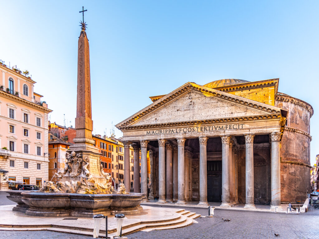 Piazza del Rotonda with Parthenon behind it