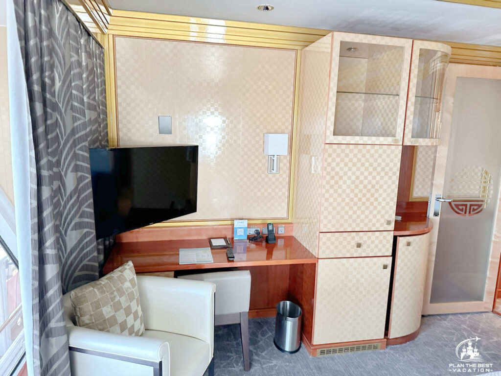 norweigan star 3 bedroom garden villa suite master bedroom tv desk chair and storage area