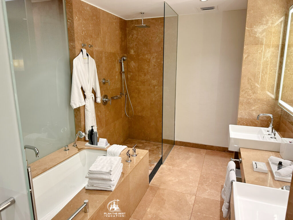 Westin Lima Hotel bathroom