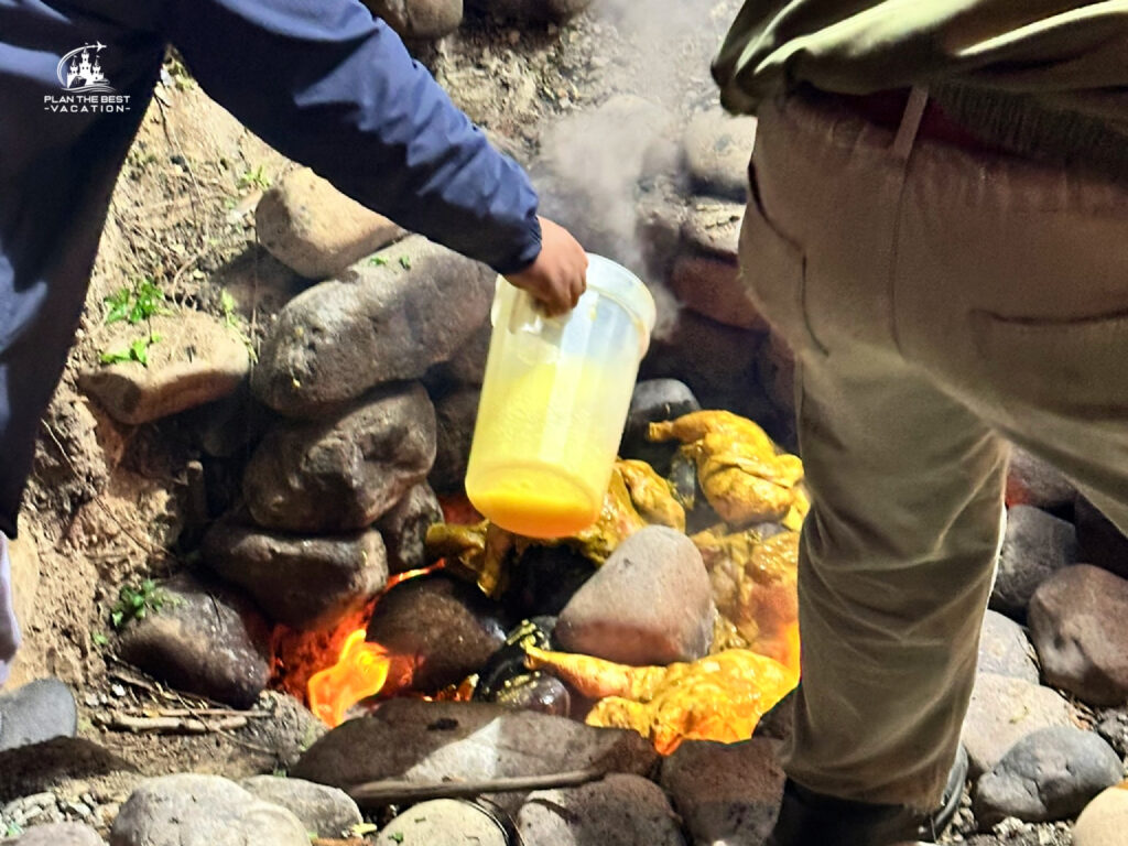 adding meat and marinade to the Pachamanca