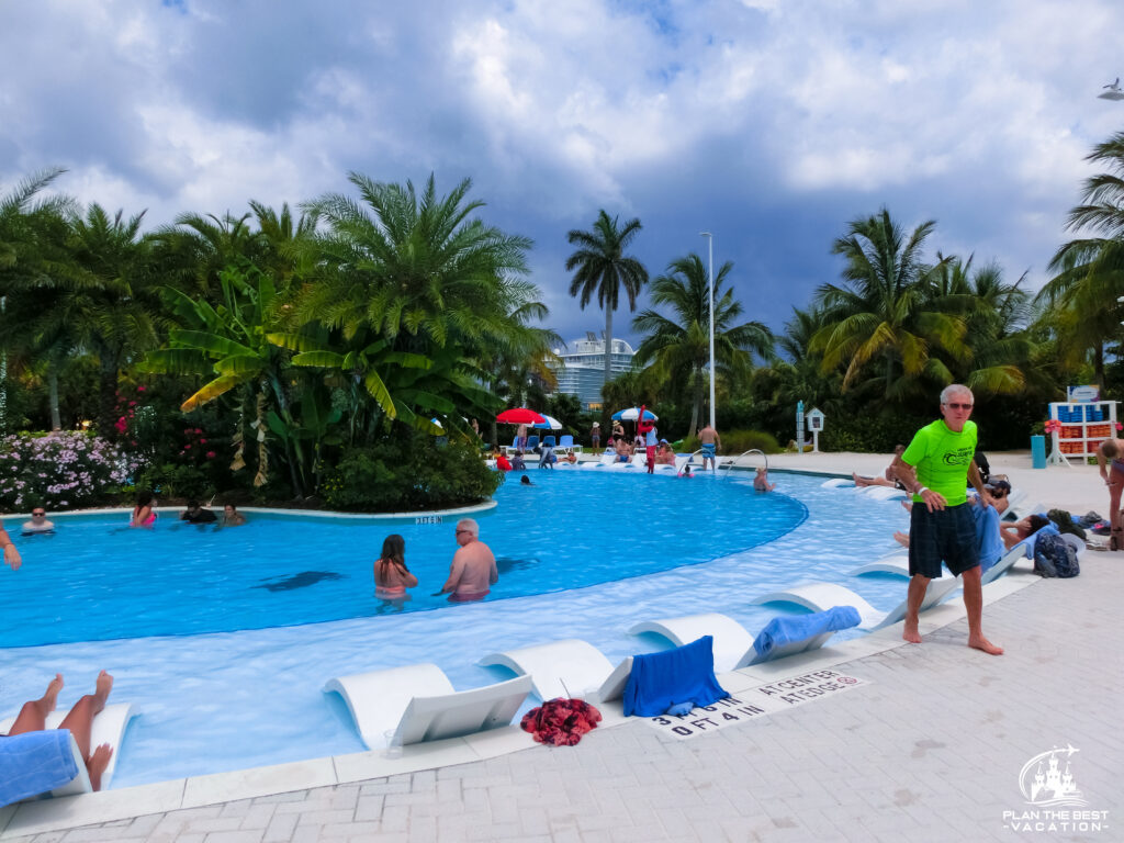 oasis lagoon fresh water pool at cococay bahamas