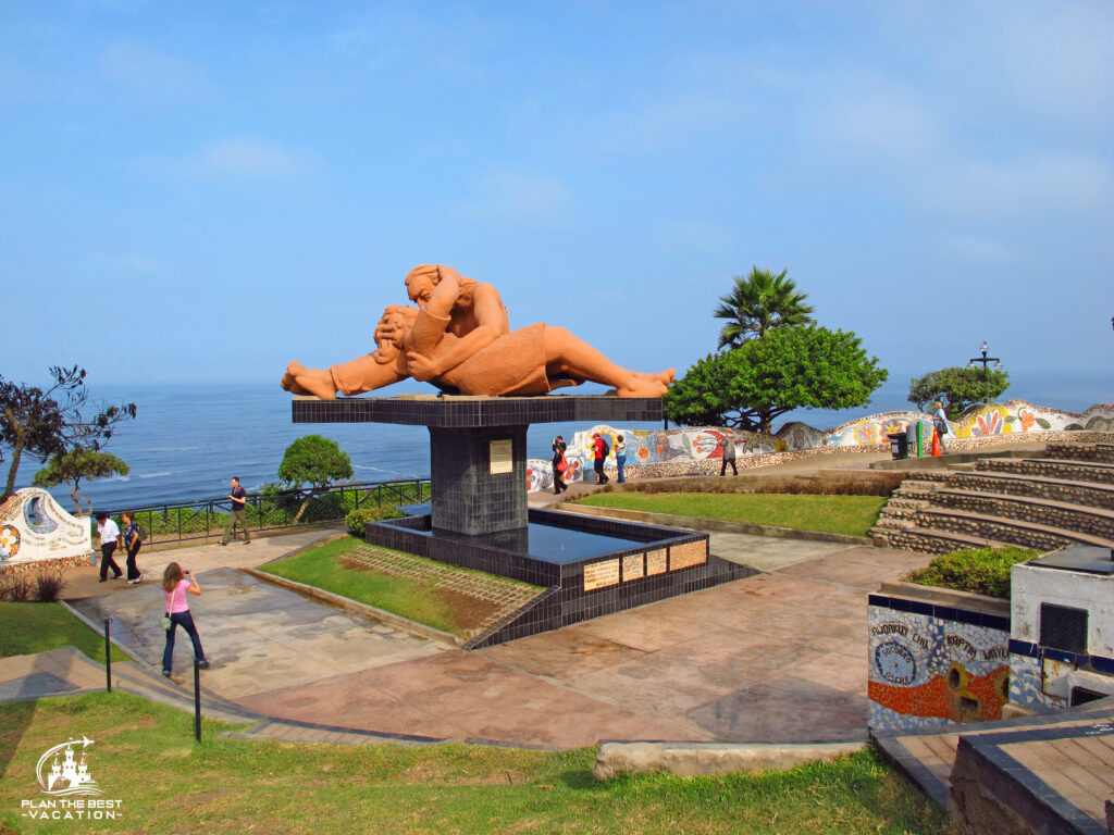 lovers iconic statue in love park in lima peru