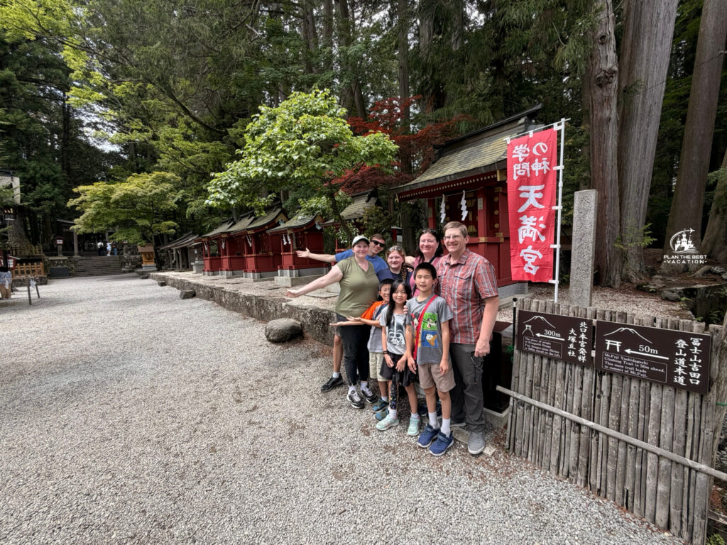 Hakone Shrine marks the beginning of the hike to mout fuji for those doing it on foot