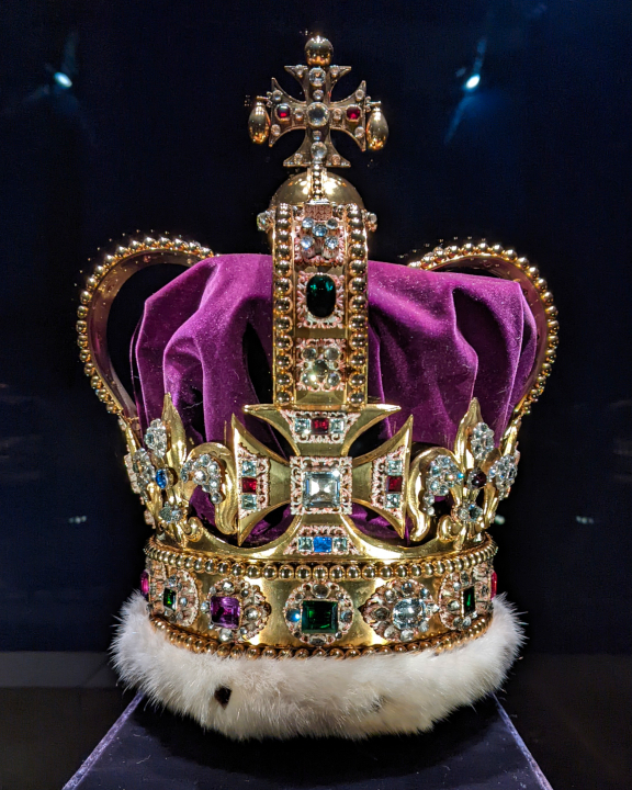 tower of london crown jewels display
