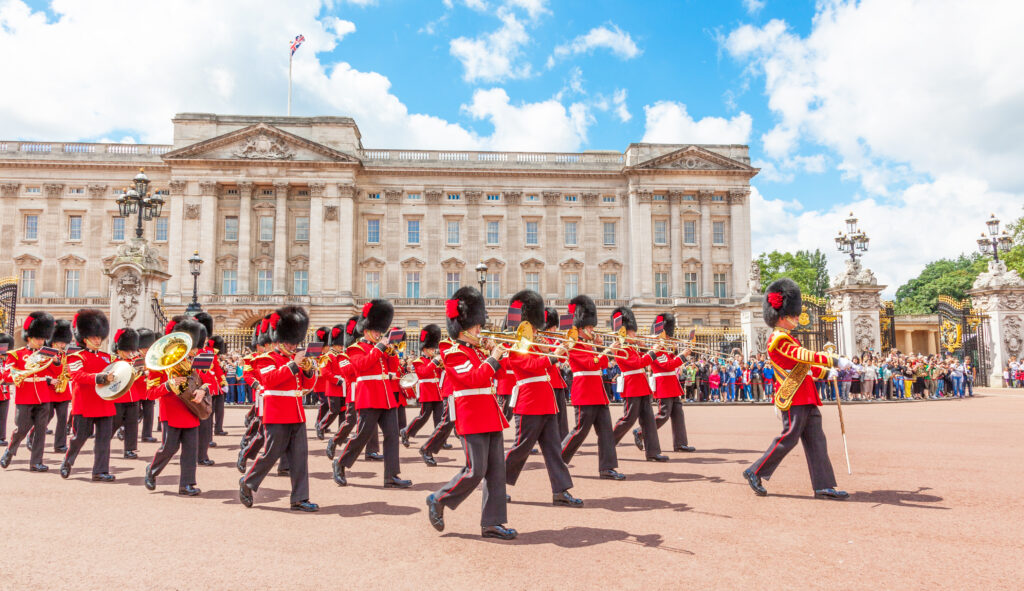 buckingham palace changing of the guard