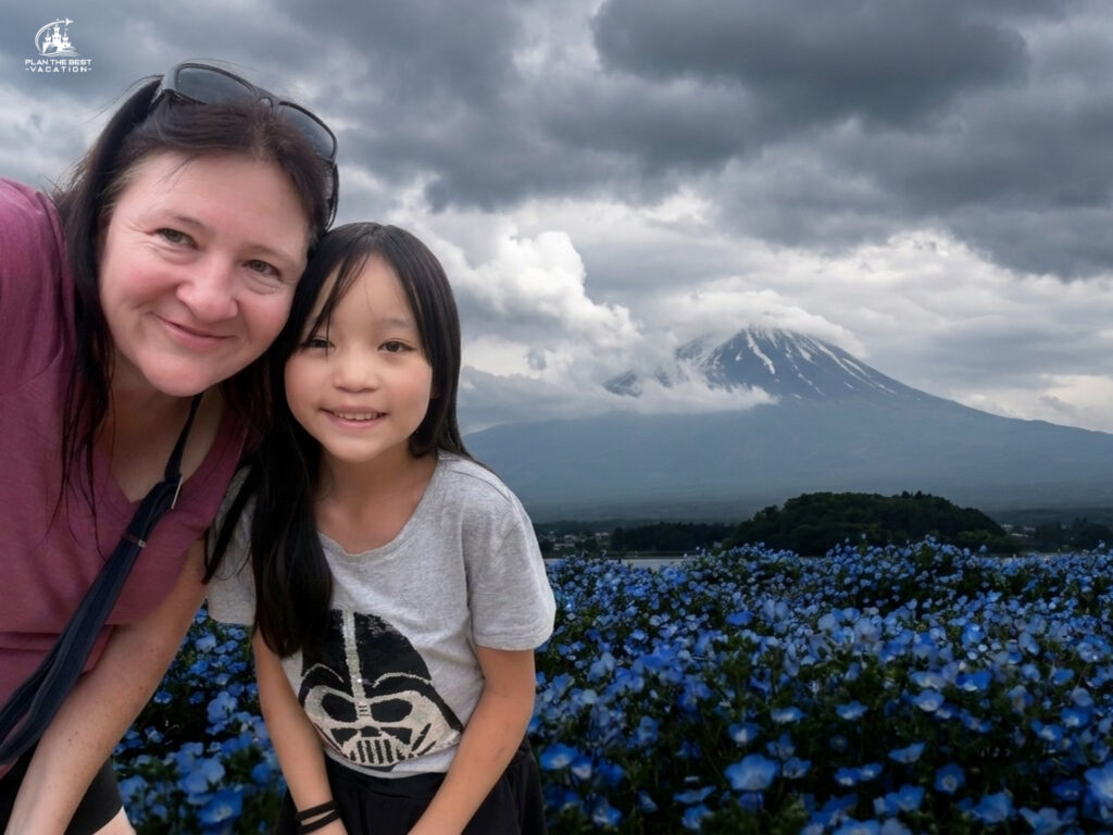 cloudy day selfie with mount fuji and kale kawaguchiko