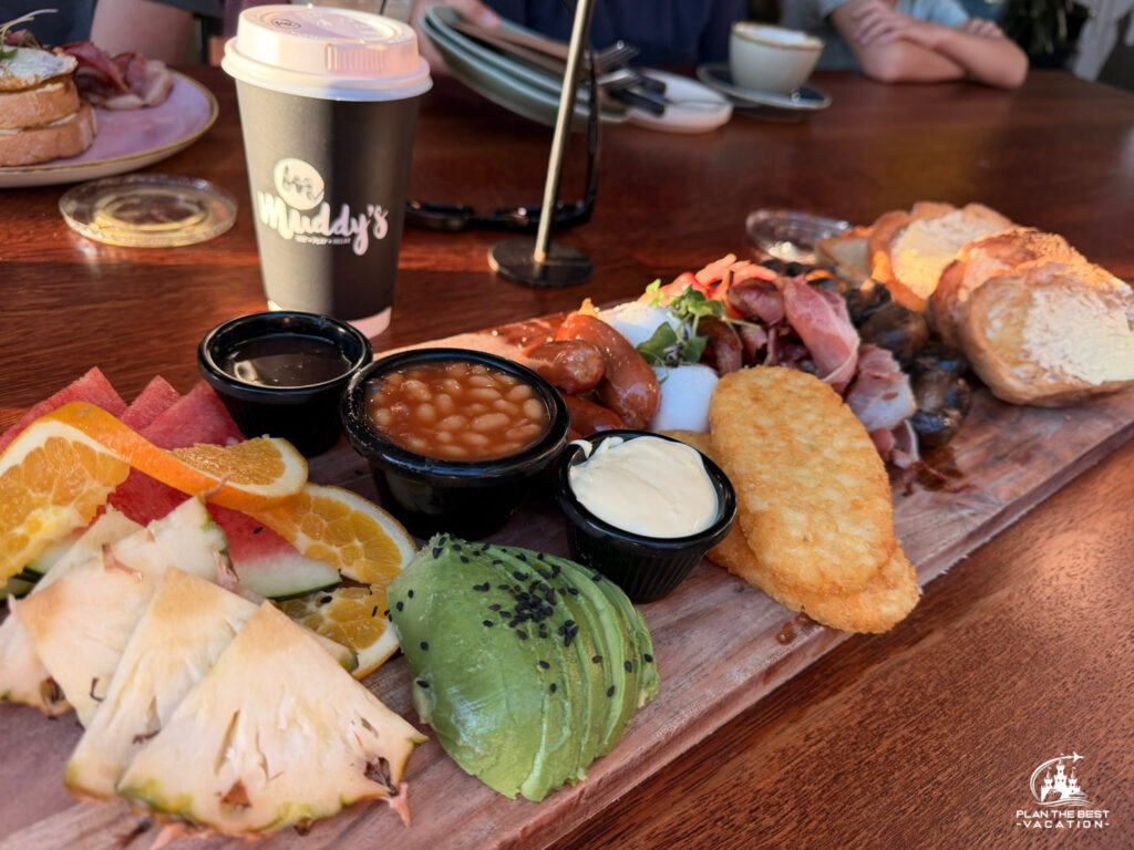 muddy's cafe has lots of yummy pastries, smoothies, coffe, and hot items like big brekky - plus it is right along the boardwalk with stunning sunrise views