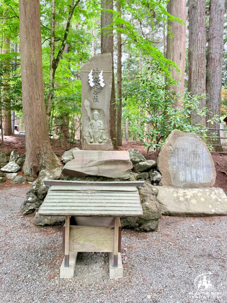stone statues at Hakone Shrine