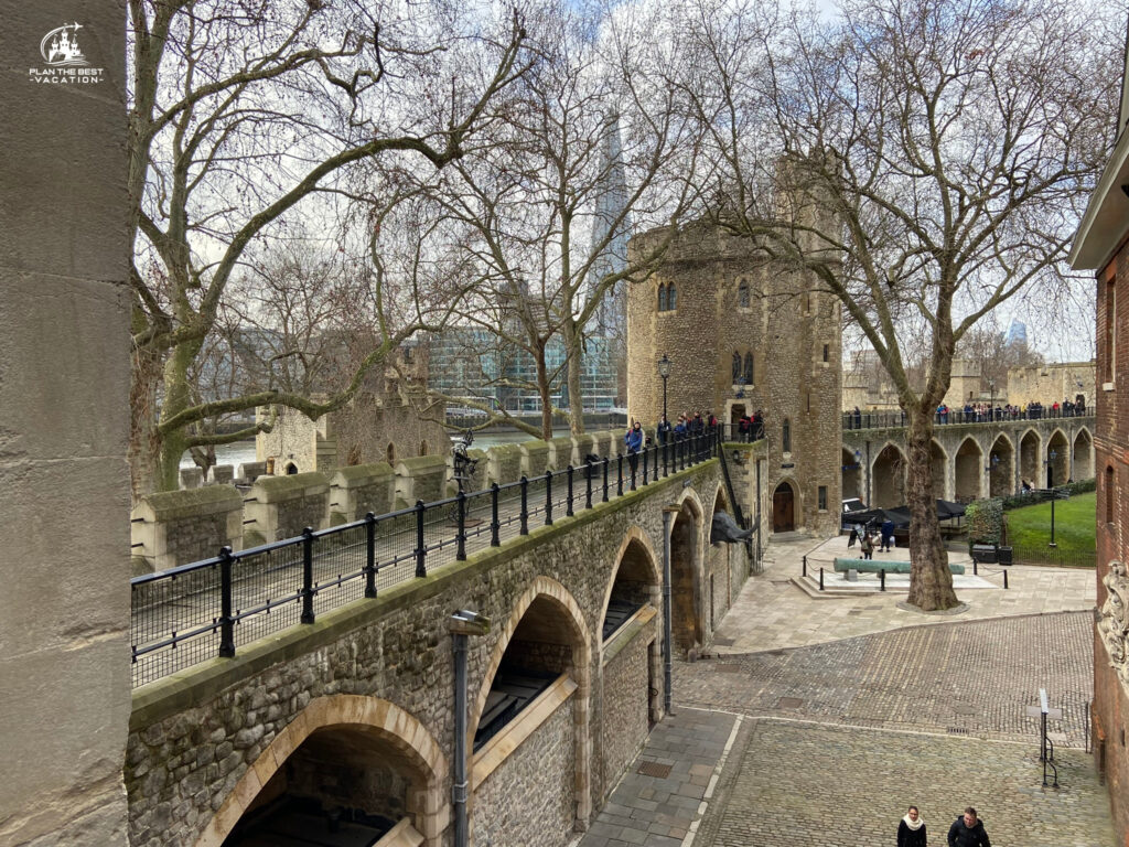 tower of london walls