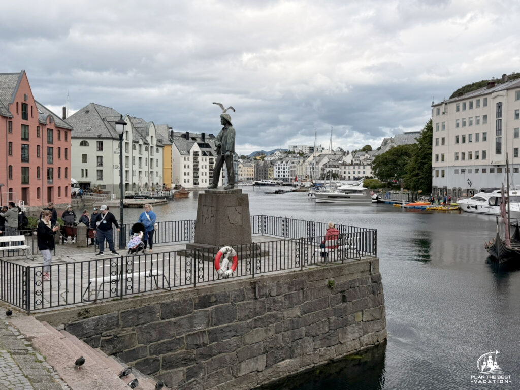 Don't miss a walk to the heart of Ålesund - Apotekertorget, known as Pharmacy Square. Nestled right by the beautiful Brosundet canal, this vibrant square showcases the charm of the city on one side, while the other features picturesque homes that add to the area's unique character. One of the highlights of Apotekertorget is the iconic bronze statue of Fiskergutten, or The Fisher Boy, created by artist Knut Skinnarland in 1967. This powerful piece pays tribute to the city's rich fishing heritage and the hardworking youth who contribute to it. Just a stone's throw away lies another gem, Sildekona, or The Herring Woman, sculpted by Bjørn Tore Skjølsvik. This statue celebrates the essential role of women in the fishing industry, reflecting the deep connections between the community and its maritime roots. Apotekertorget