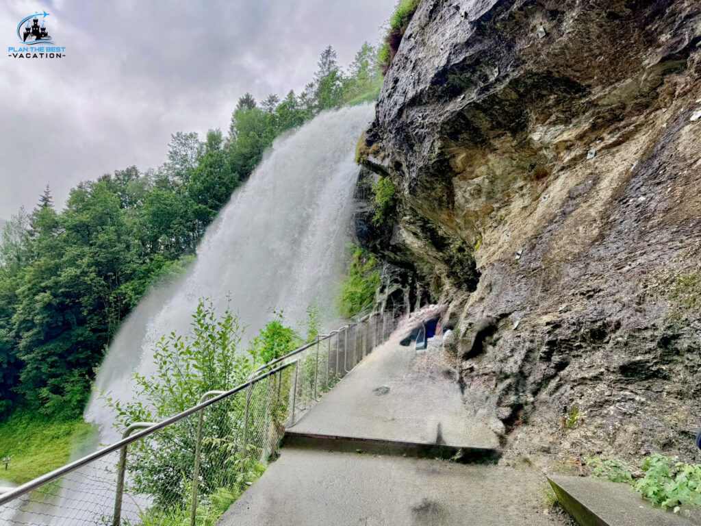 hike behind the Steinsdalsfossen Waterfall